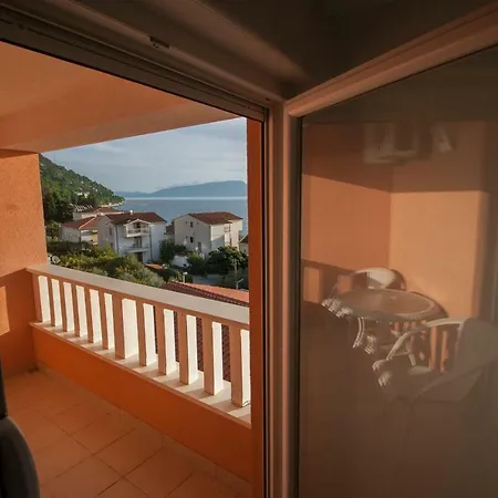 Knezovic Apartman Gradac (Split-Dalmatia)
