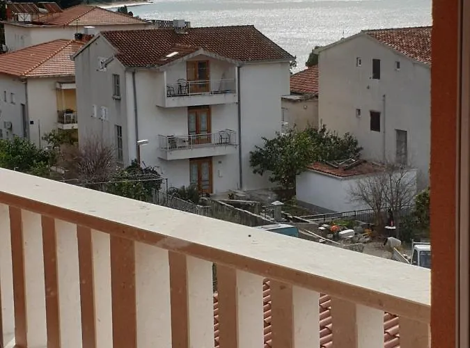 Knezovic شقة *