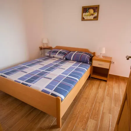 Апартаменты Knezovic *